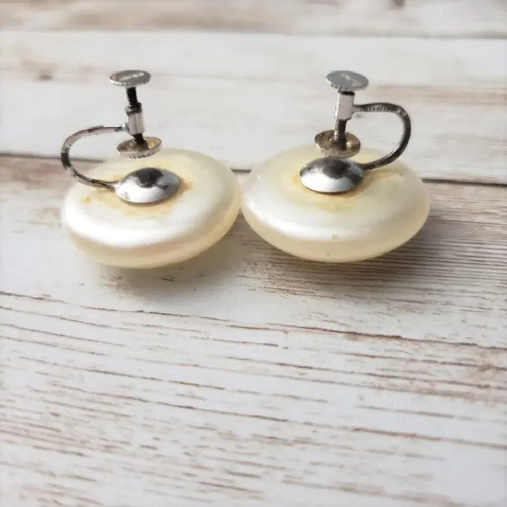 Vintage Trifari Screw On Earrings - Cream Pearlescent Circle